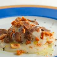 イタリアで地元の食材や料理、文化を愛するイタリア人に感銘を受け、日本の素晴らしい食材を日本の生産者に感謝の気持ちを込めて使うことが当店のこだわりです。