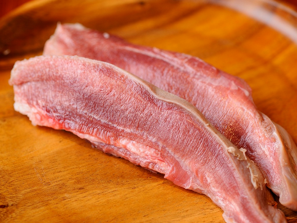 信頼のおける仲買から仕入れるA5等級の国産牛が人気です