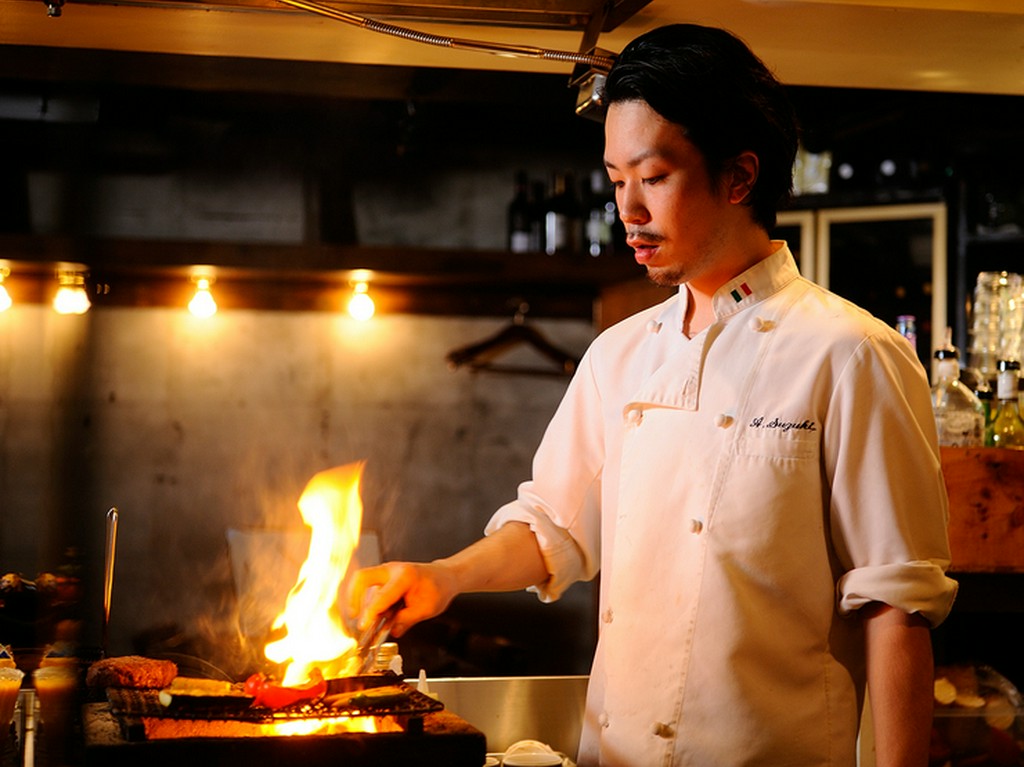 肉はやっぱり炭火で焼くのが一番です