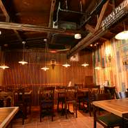 「ちょっと一杯」を楽しめるバルエリア、ゆったりくつろぐ古民家エリア、晴れた日にはビアガーデンと、いろんな用途で使っていただけるお店です。女子会にも、デートにも、記念日にもおすすめですよ。