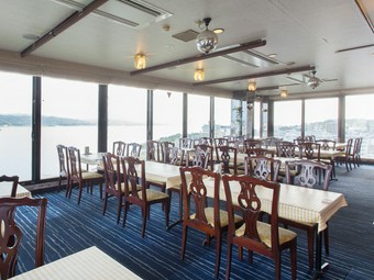 素敵な食のひとときを演出するホールスタッフの温かいおもてなし