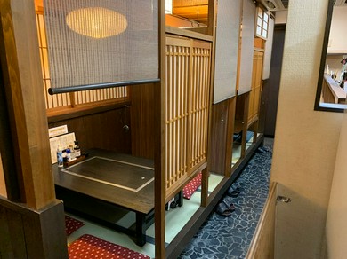 2〜4名様用小さな個室あります