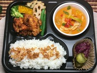 タイの辛いチキンカレー
エスニックチキン
トートマンプラー
フライド野菜・ピクルス付き

ライスorナンを選べます