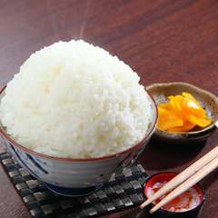 こんもりと盛られた御飯が昔懐かしい『白いごはん　昔盛り』