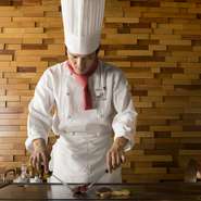 お客さまの好みや、その時の気分に合わせて、常に美味しいと思える料理を提供しています。