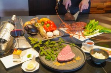 厳選した国産牛に加え伊勢海老もお楽しみいただけるコースです。