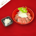 厳選された九州産黒毛和牛を贅沢に使った煉特製ローストビーフ丼。
山わさびとガーリックの効いたオリジナルソースでお召し上がり下さい。

温泉卵無し　￥2,592(税込)