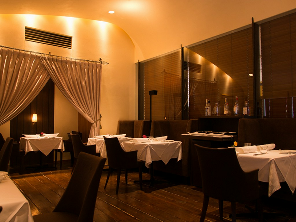 最大10名までの個室も完備。接待での利用もおすすめ