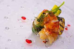 道産の食材とトリフやポリチーニ、チーズなどのイタリア食材