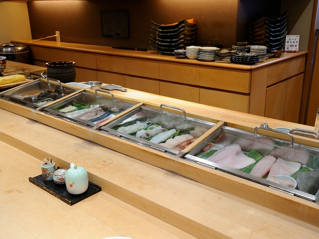 見た目にもスマートに、掘り込み式のネタケース