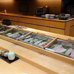 見た目にもスマートに、掘り込み式のネタケース