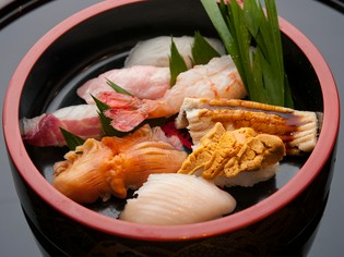 毎日、自らの目で厳選した鮮魚