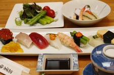 女性向けに用意しているコース。食べるのがもったいないほど彩り鮮やかです。