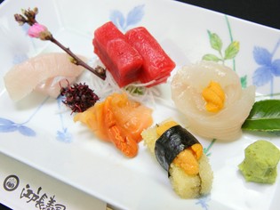 旬の彩りを感じられる鮮魚と、新潟県魚沼産「こしひかり」