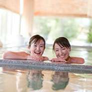 温泉に入って、おしゃれな浴衣を着て、美味しいランチバイキング。
心も体もお肌も喜ぶ至福の一日をお楽しみ下さい。