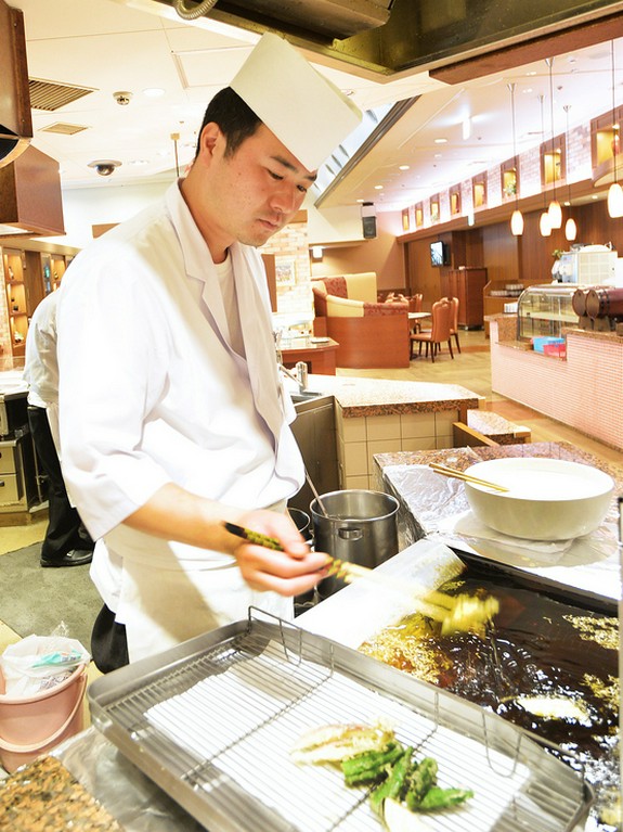 季節の野菜を使った、揚げたてを楽しめる『揚げたて天ぷら』