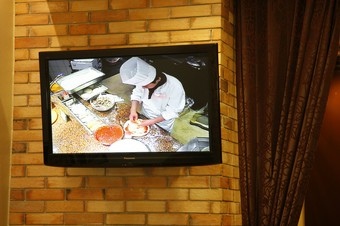 料理人が料理を作る過程を見ることができるライブカメラ