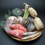 旬のお魚とお肉､両方入れましたご満悦コースです。
ハレの日のおもてなしに！