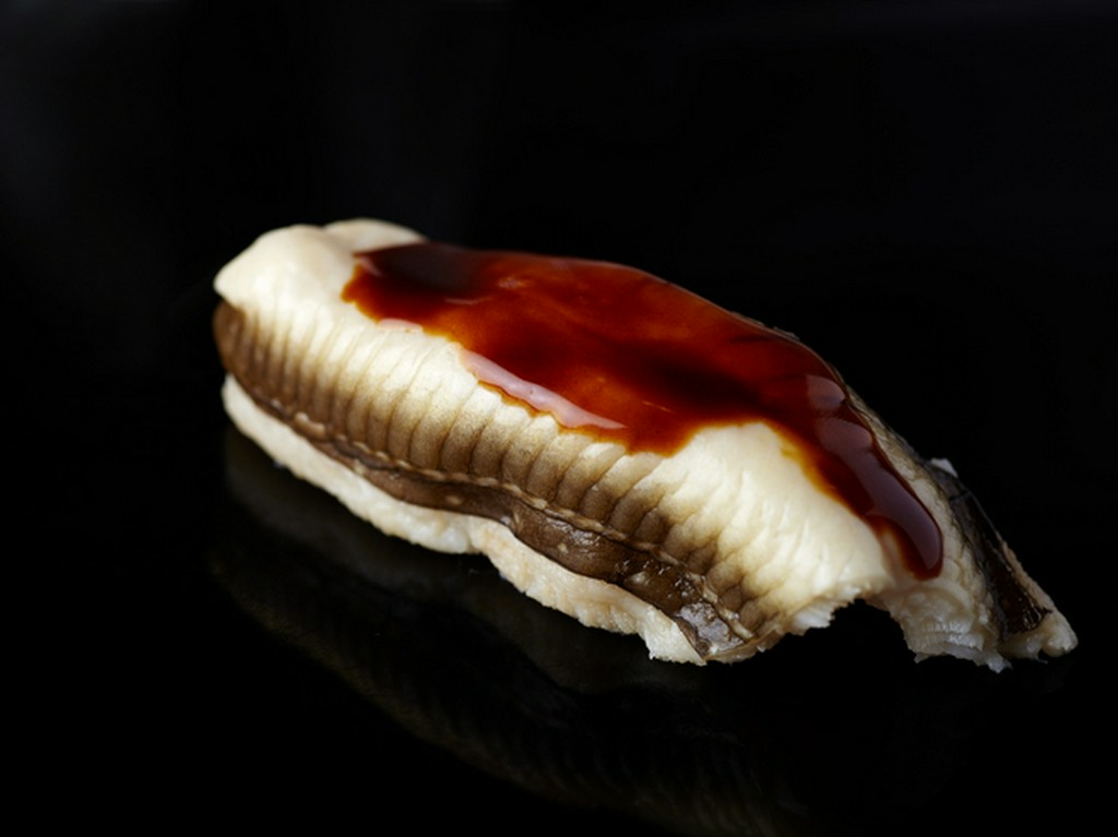 2日がかりで仕込まれる濃厚な味わいのツメ