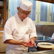 上質な魚介を最高の寿司に変える、丁寧な職人技