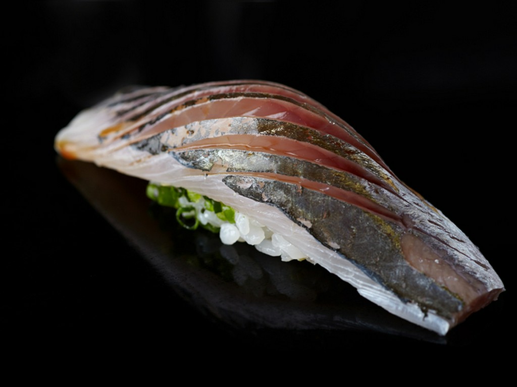 シャリと絶妙に絡み合う大振りのネタ