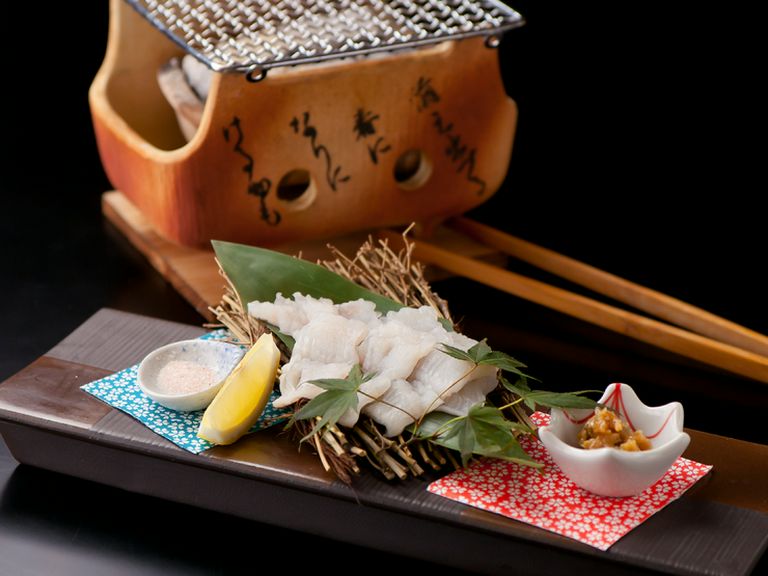 炭火でさっと『穴子の炙り刺』
