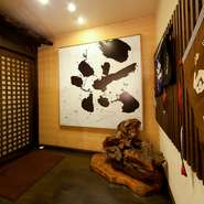 有名観光地「レンガ通り」を一本外れた「パルス通り」に【潮家　呉本通店】は軒を連ねます。