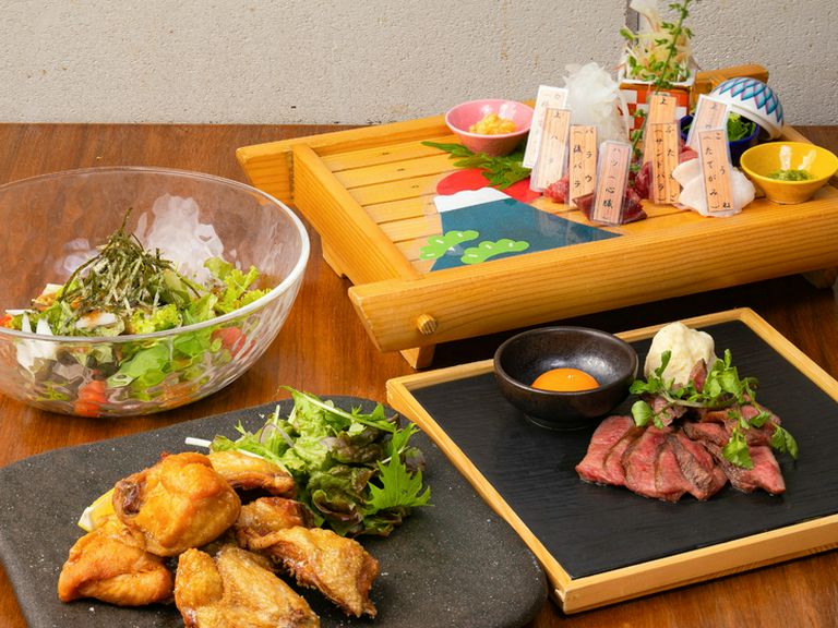 ソーセージにビールがすすむ。一度は食べてみたい馬肉料理が充実
