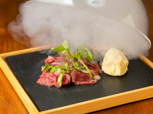 高タンパク低カロリーの馬肉や地元の食材にこだわっています