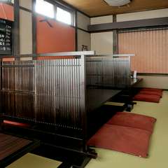 掘りごたつ式の座敷やリーズナブルなコース料理を完備