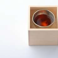 枡に収めたユニークな提供はもとより、味も絶品。特に『海老とフロマージュブラン』との相性は抜群。