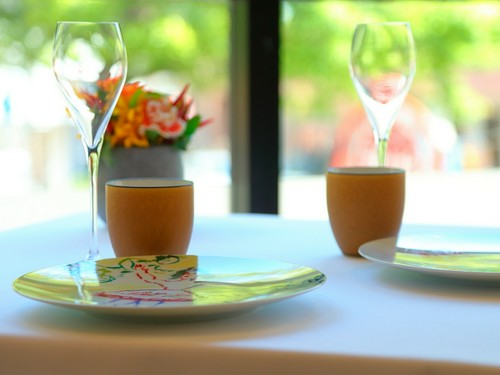 ランチは女性中心。地元のみならず県外にもファンを多く抱えます