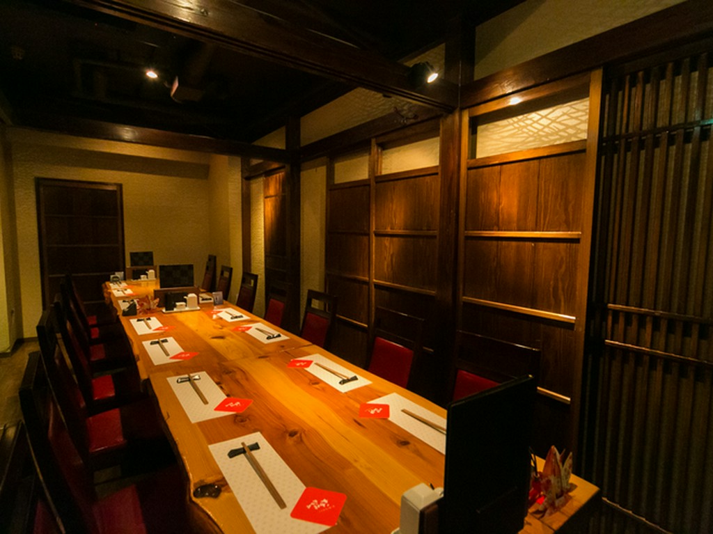 グループでの宴会はテーブル席で楽しめます