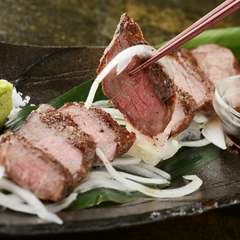 シンプルに牛の旨みを楽しめる『特上牛ステーキ』