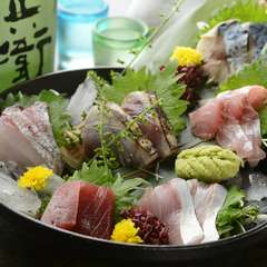 築地で料理長が吟味した新鮮ピチピチの『刺し盛り』