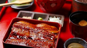 当店の看板の品「箱めし」