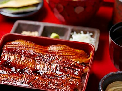 当店の看板の品「箱めし」