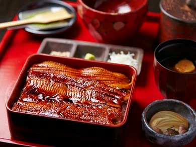 看板料理、穴子箱めしの『中箱』