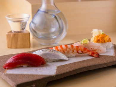 「舌」と「目」を満足させる、色鮮やかなにぎり