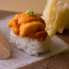 しゃりは鮨めしに適した「北海道雨竜産」のお米を使用