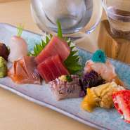 お通し・刺身７点・季節のお料理３品・握り８カン･お椀 

滞在可能時間 約３時間
当日予約不可
キャンセル料あり