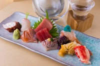 お通し・刺身７点・季節のお料理３品・握り８カン･お椀 

滞在可能時間 約３時間
当日予約不可
キャンセル料あり