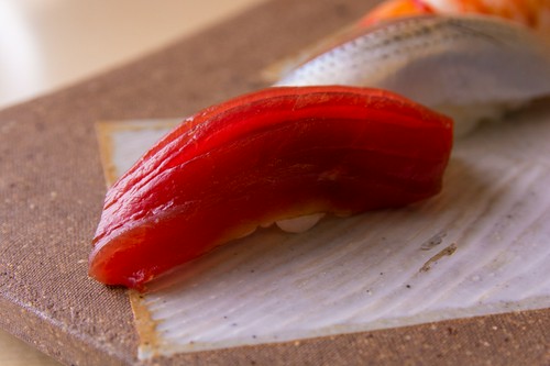 上質なマグロを、軽く漬け込んだ人気の逸品です