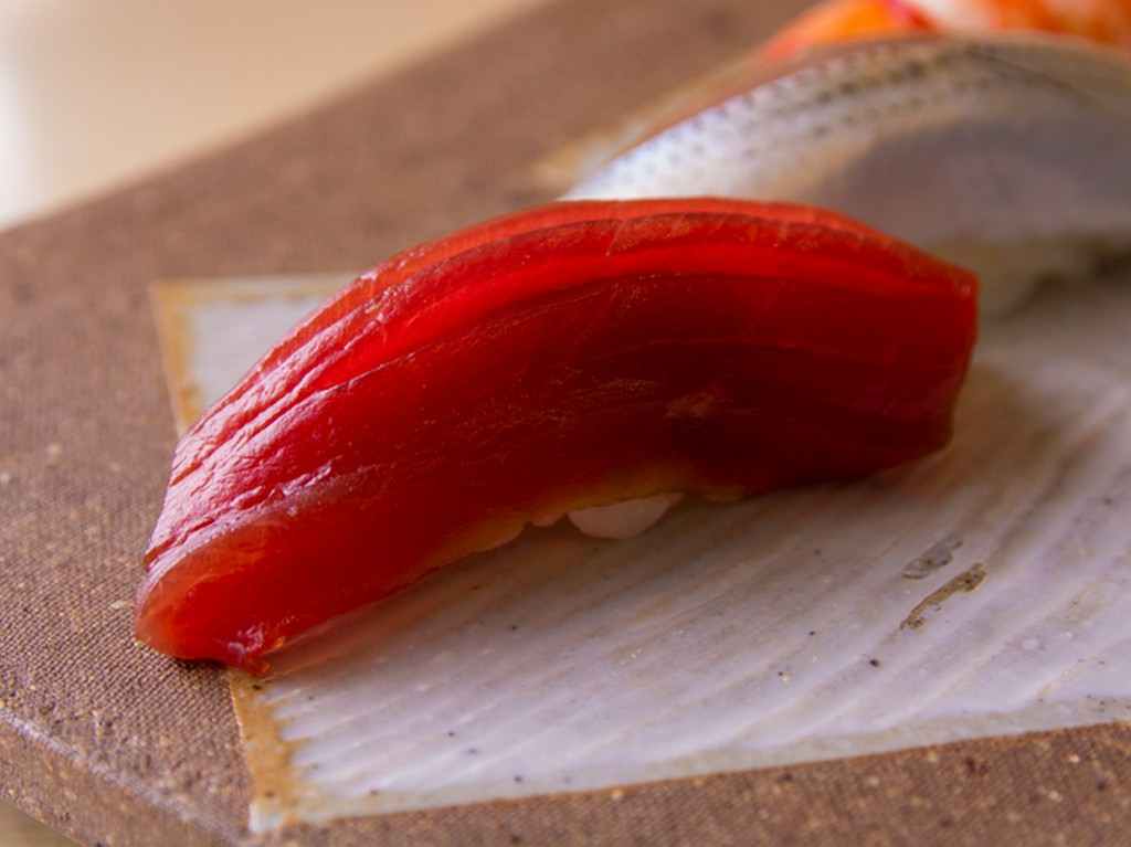 上質なマグロを、軽く漬け込んだ人気の逸品です