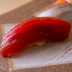 上質なマグロを、軽く漬け込んだ人気の逸品です