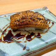 ふっくら穴子と長年継ぎ足しのツメが決め手