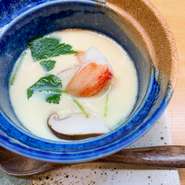 カニ、エビ、ホタテの旨味がしっかり出ています。