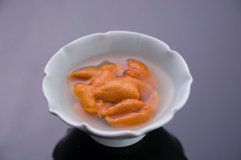 最高級！【時期により産地を選ぶ道産ウニ】当店自慢のウニ。色鮮やかであまく、とろける味わい