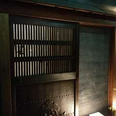 リニューアルしたてのお洒落な隠れ家。本格的な日本料理を。