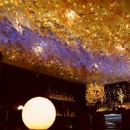 大切な記念日はお洒落なお店が断然喜ばれる！季節ごとに店内のデコレーションが変わります。
夜パフェなどのスイーツやノンアルメニューも40種以上あるので、飲む人も飲まない人も一緒に楽しめます♪